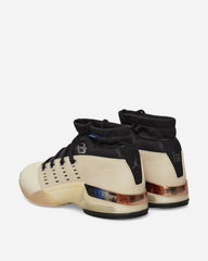 Infinite Archives 17 Retro Low Sneakers Beach / Metallic Silver / Black