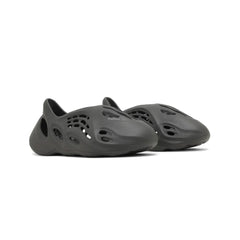 Yeezy Foam RNR 'Carbon' (2024)