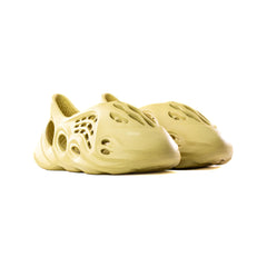 Yeezy Foam RNNR 'Sulfur' (2024)