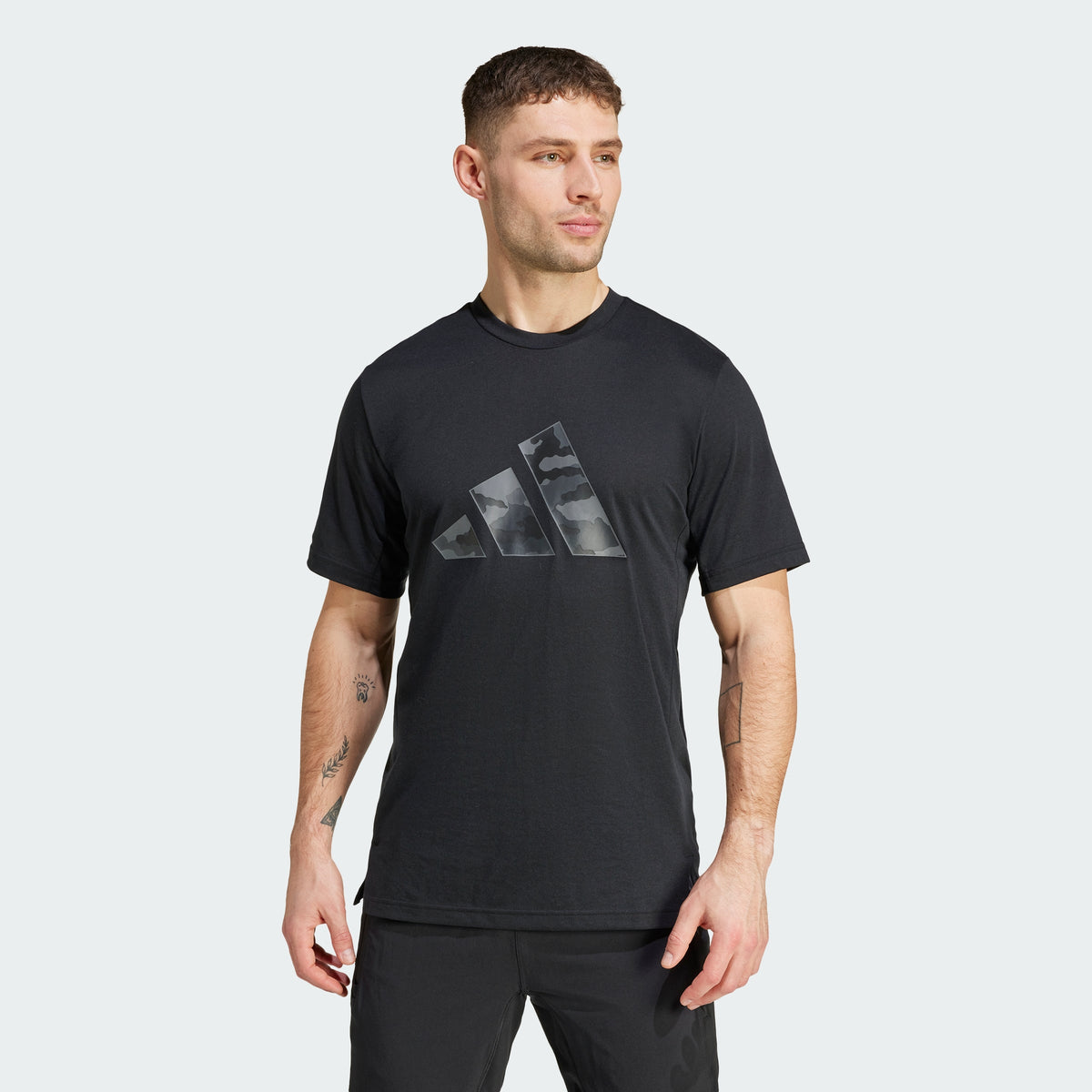 Men's Train Essentials Camo Graphic Logo Tee