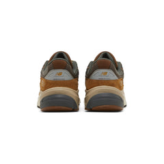 990v6 'Carhartt WIP Sculpture Center' (2023)