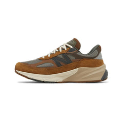 990v6 'Carhartt WIP Sculpture Center' (2023)